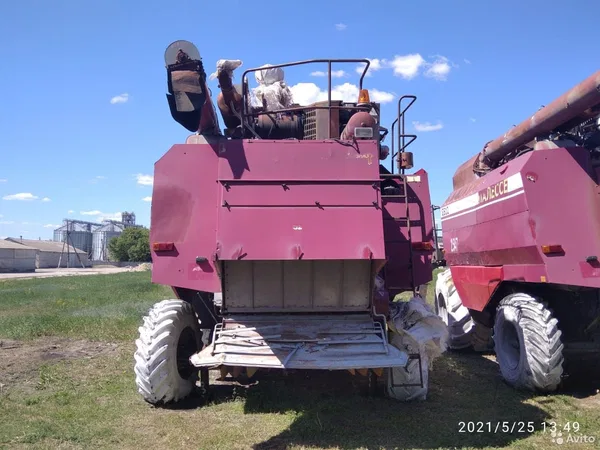 Зерноуборочный комбайн Палессе КЗС-1218