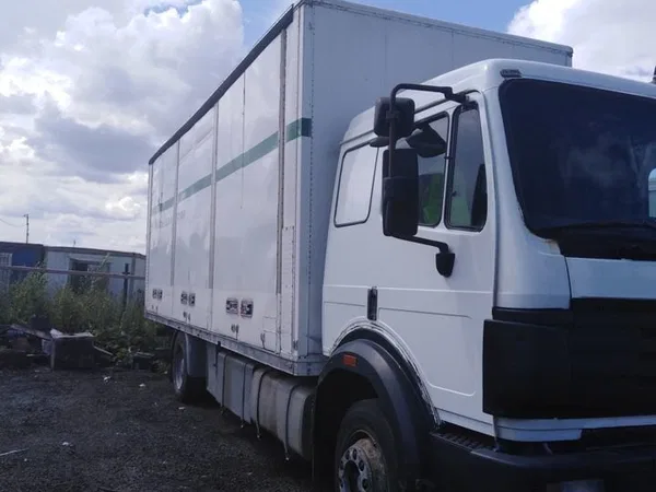 Изотермический грузовик Mercedes-Benz 1424
