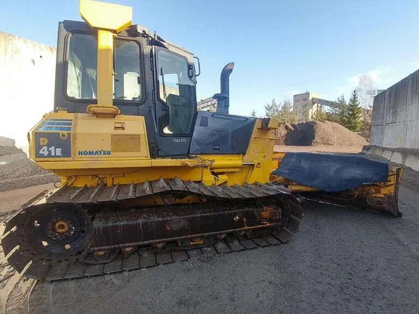Гусеничный бульдозер Komatsu D41E6