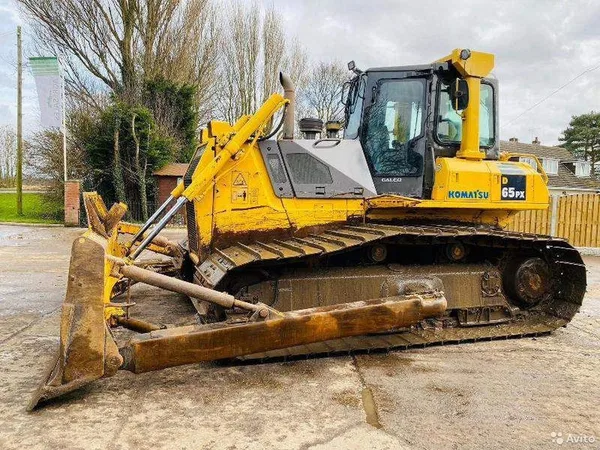 Гусеничный бульдозер Komatsu D65PX-15