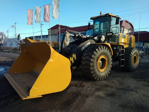 Фронтальный погрузчик XCMG LW700