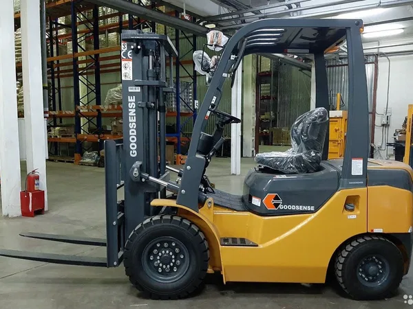 Вилочный погрузчик GoodSense FD30CE