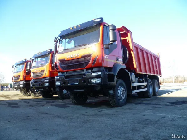 Самосвал Iveco Trakker