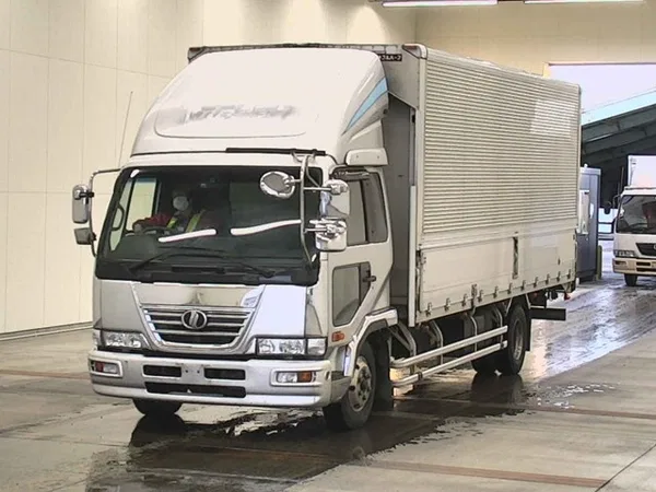 Грузовой фургон NISSAN DIESEL