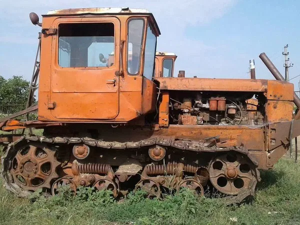 Гусеничный трактор ДТ-75