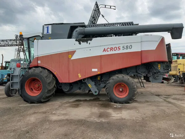 Зерноуборочный комбайн Ростсельмаш ACROS 580