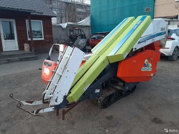 Комбайн Kubota CH150 морковоуборочный самоходный