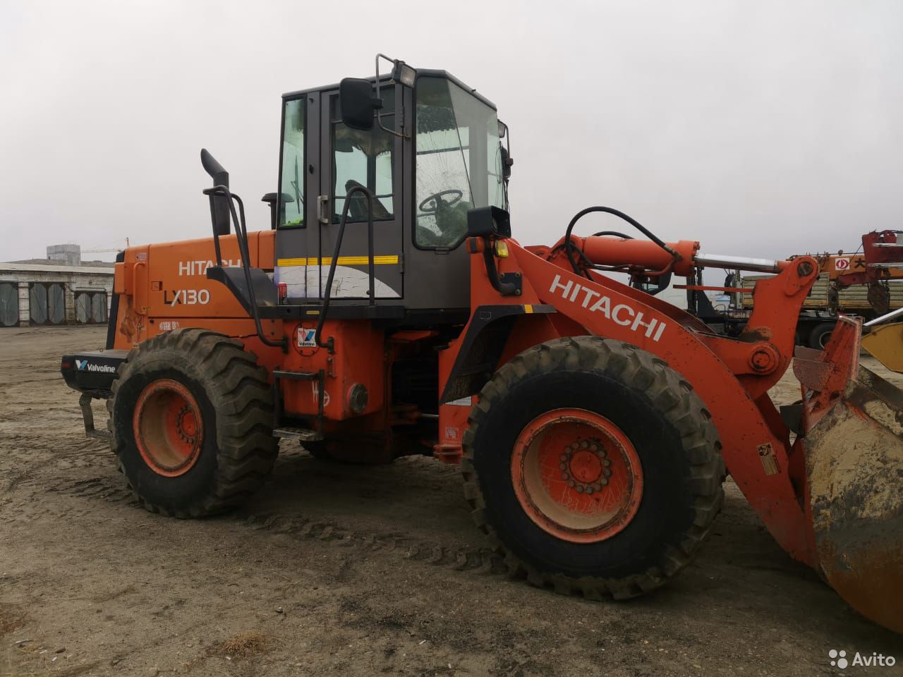 Фронтальный погрузчик Hitachi LX130-7