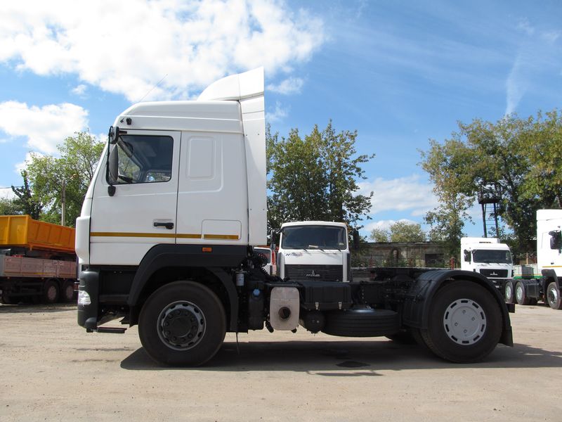 Седельный тягач МАЗ 5440W8-1470-030