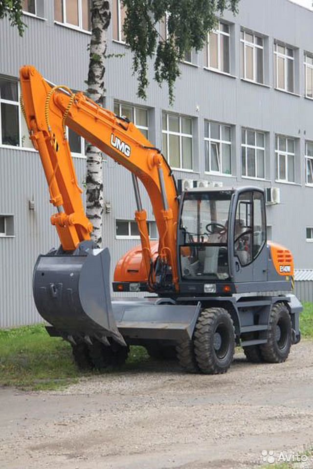 Колесный экскаватор UMG E140W