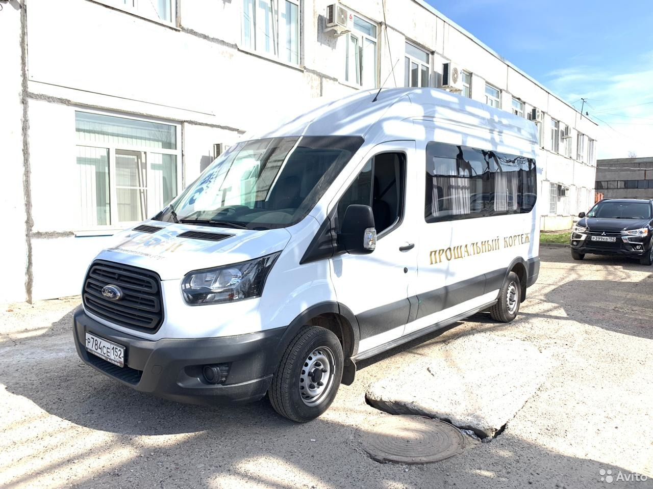 Ритуальный автомобиль Ford Transit