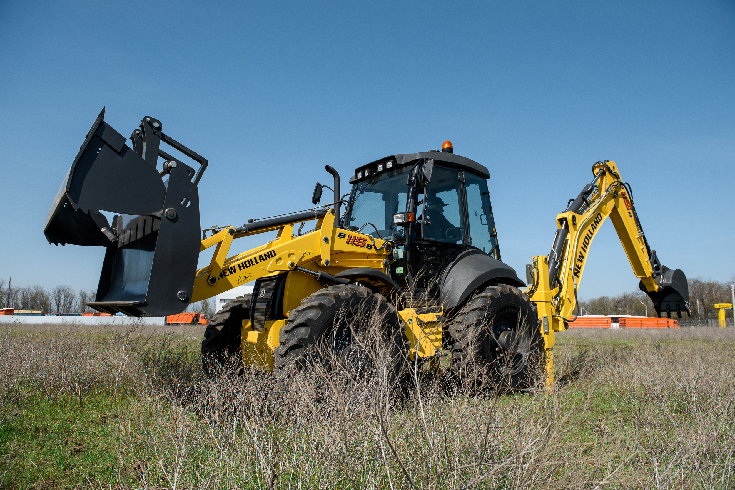 Экскаватор-погрузчик New Holland B115B