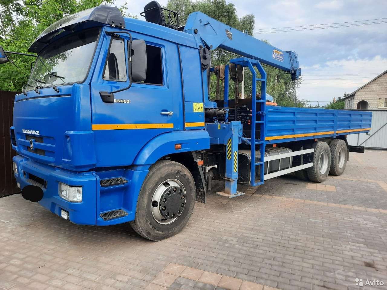 Бортовой грузовик с КМУ КамАЗ 65117