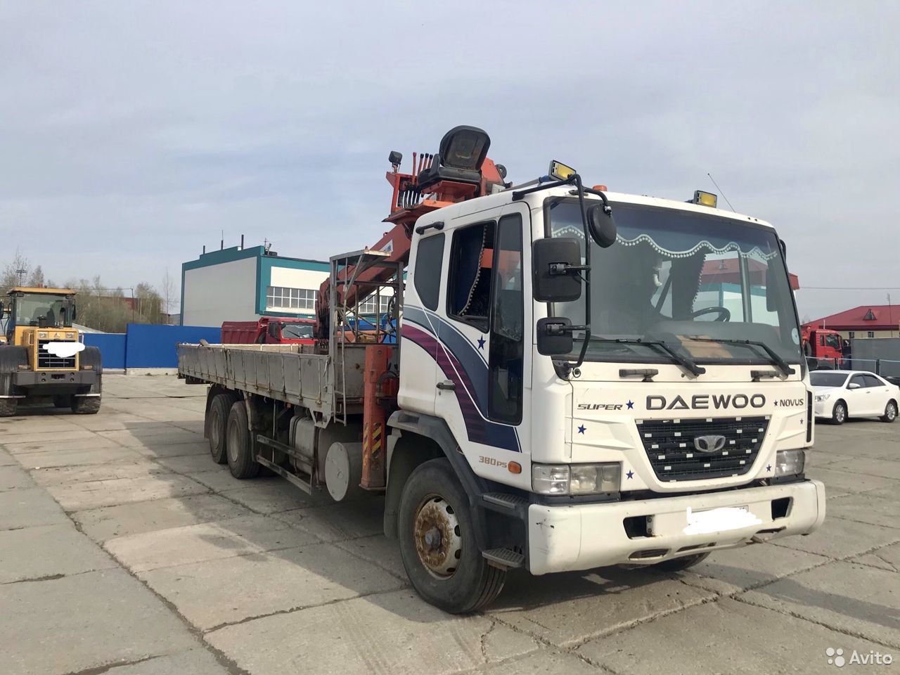 Бортовой грузовик с КМУ Daewoo Novus