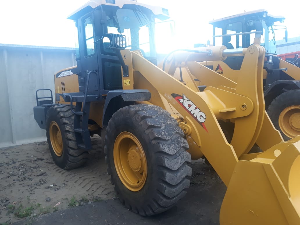Фронтальный погрузчик XCMG LW300FN