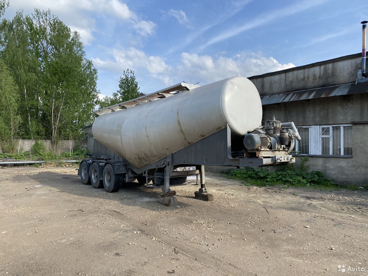 Полуприцеп цементовоз