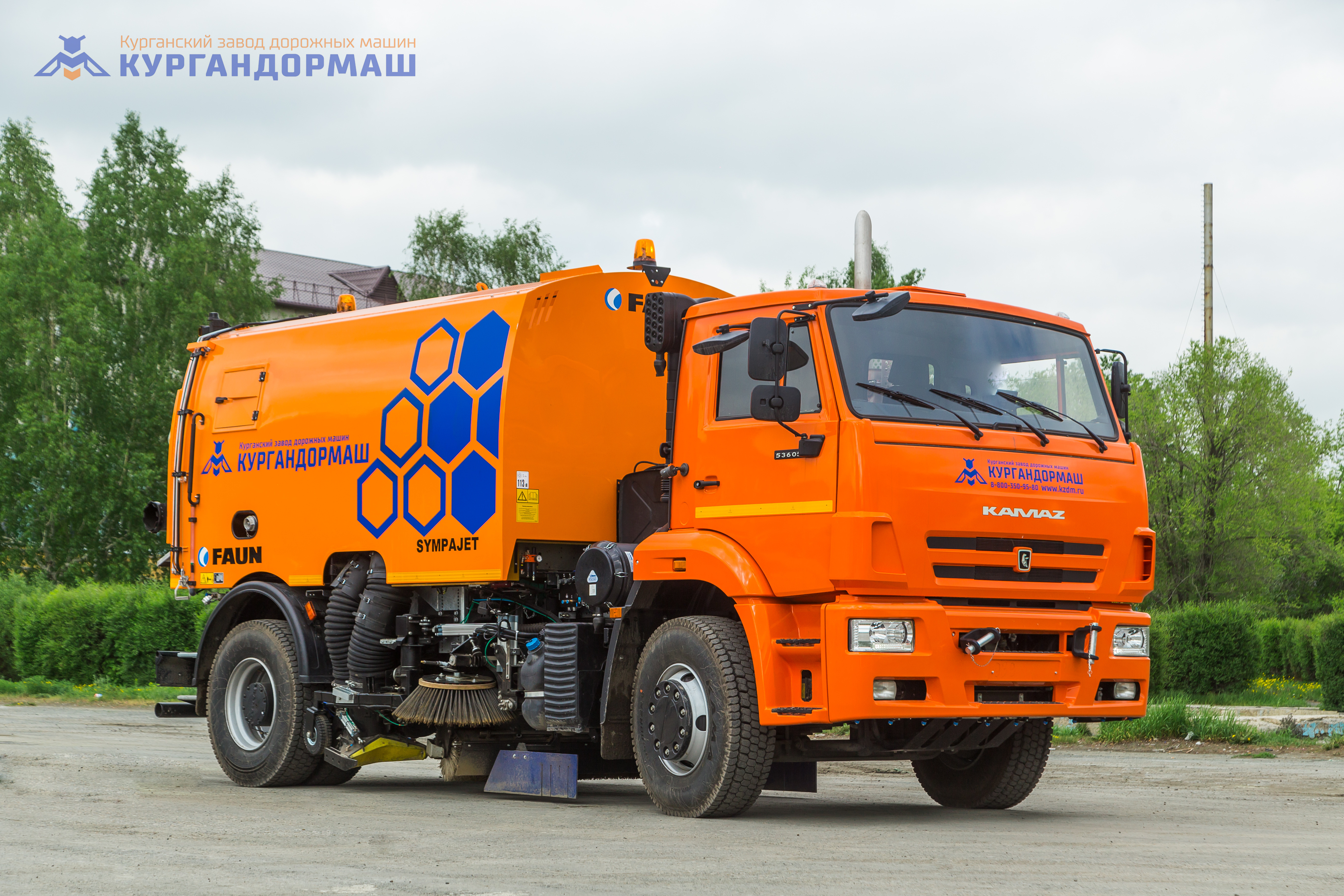 Вакуумная подметально-уборочная машина КУРГАНДОРМАШ КО-318