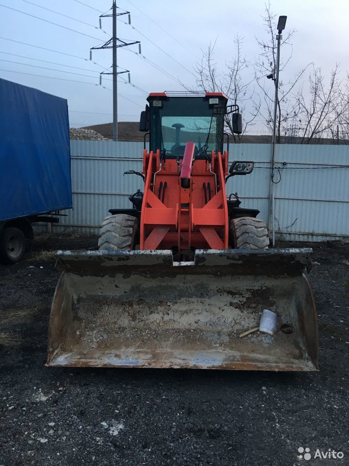 Фронтальный погрузчик RongWei MOLOT 300T