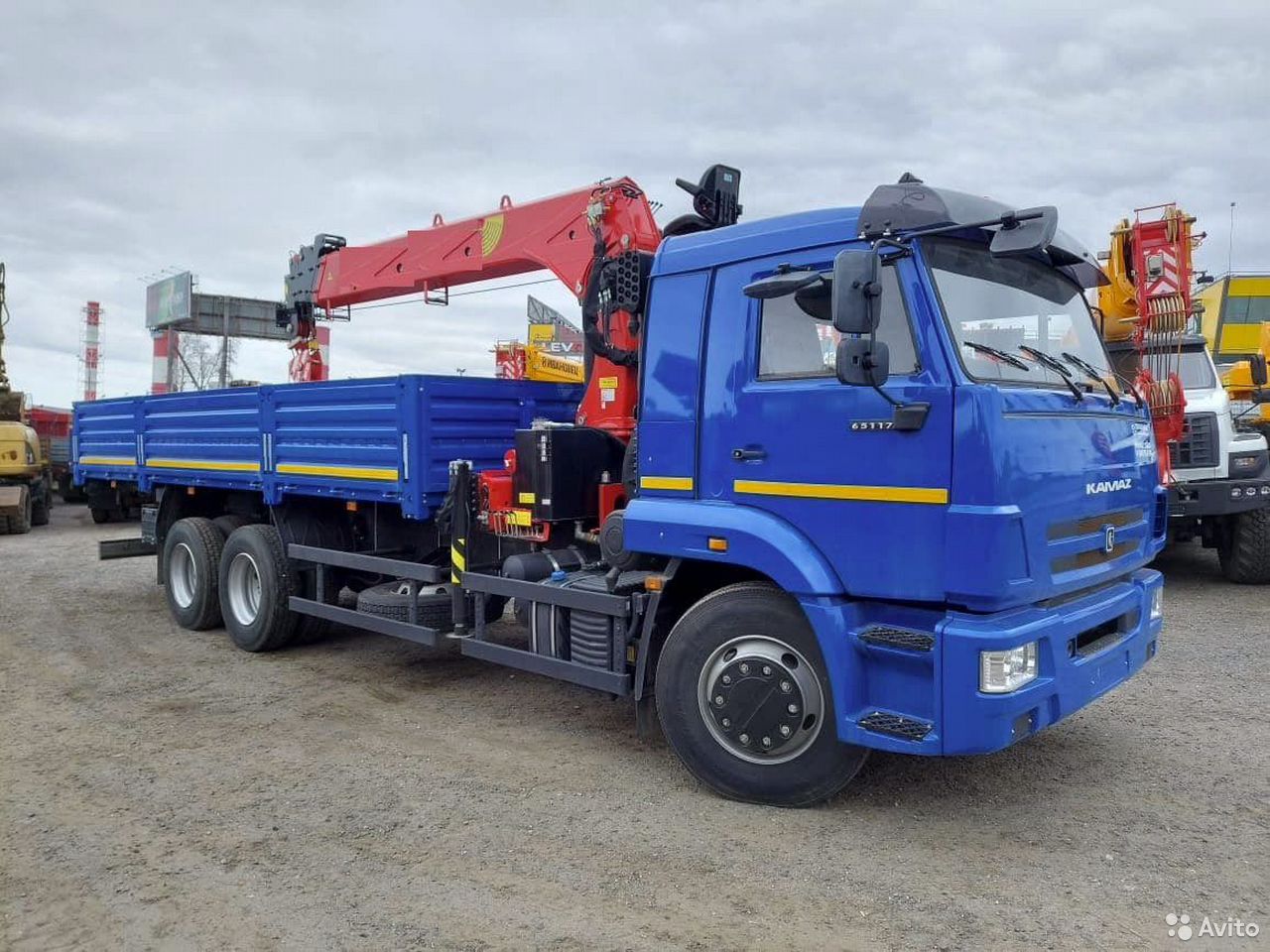 Бортовой грузовик с КМУ КамАЗ 65117 с КМУ Kanglim KS1256