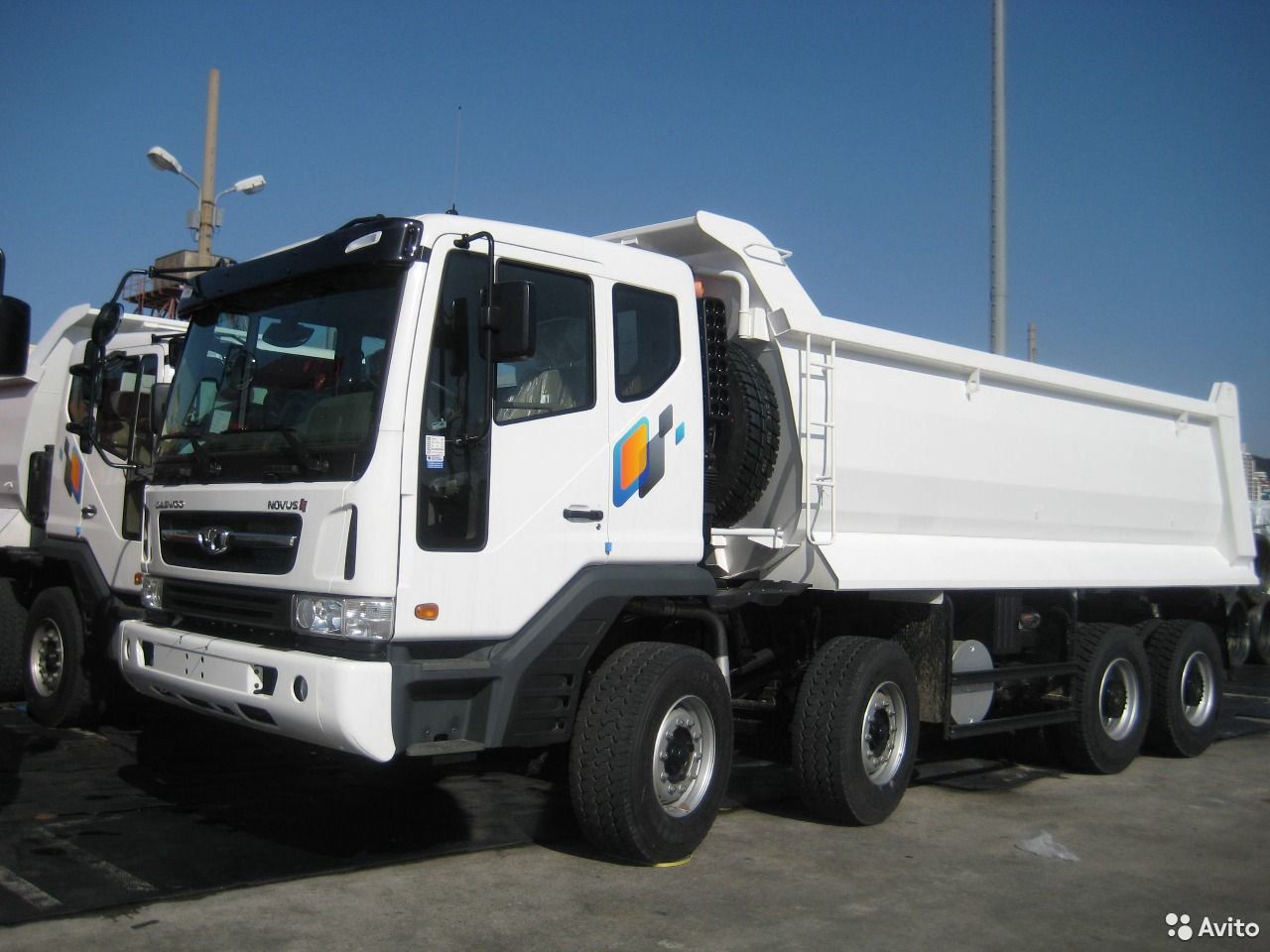 Самосвал Daewoo Novus