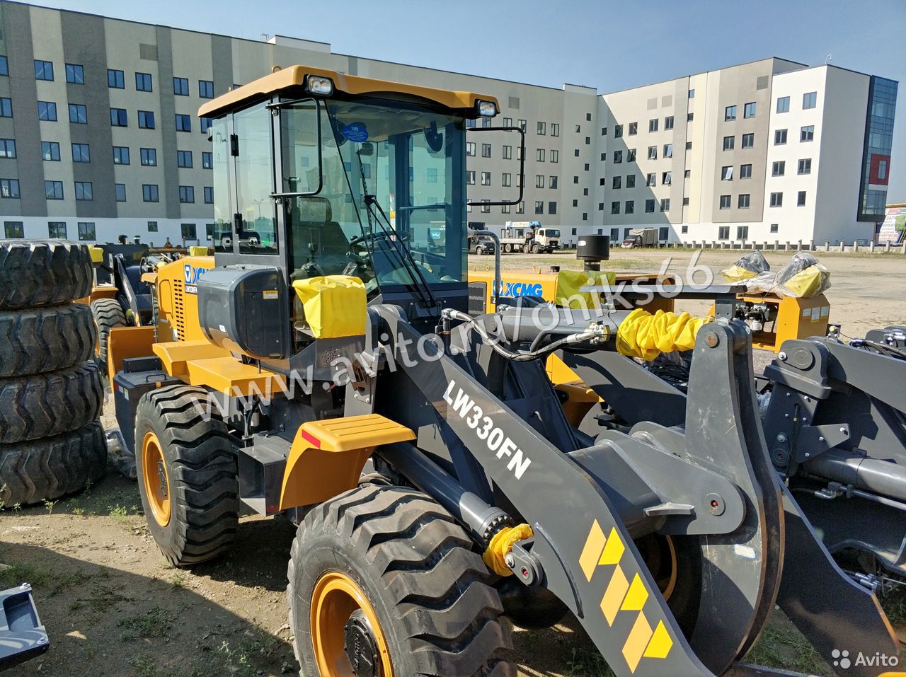 Фронтальный погрузчик XCMG LW330FN
