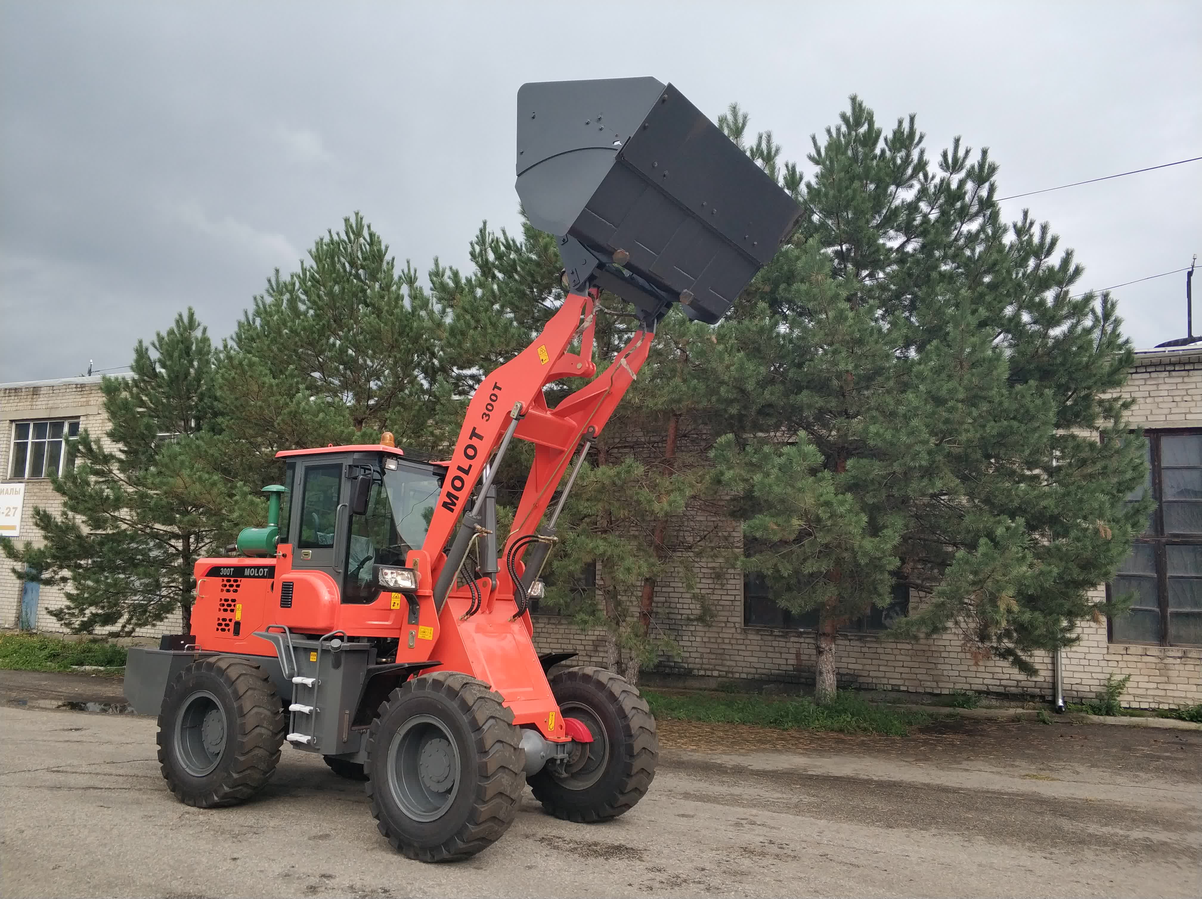 Фронтальный погрузчик Rongwei MOLOT 300T