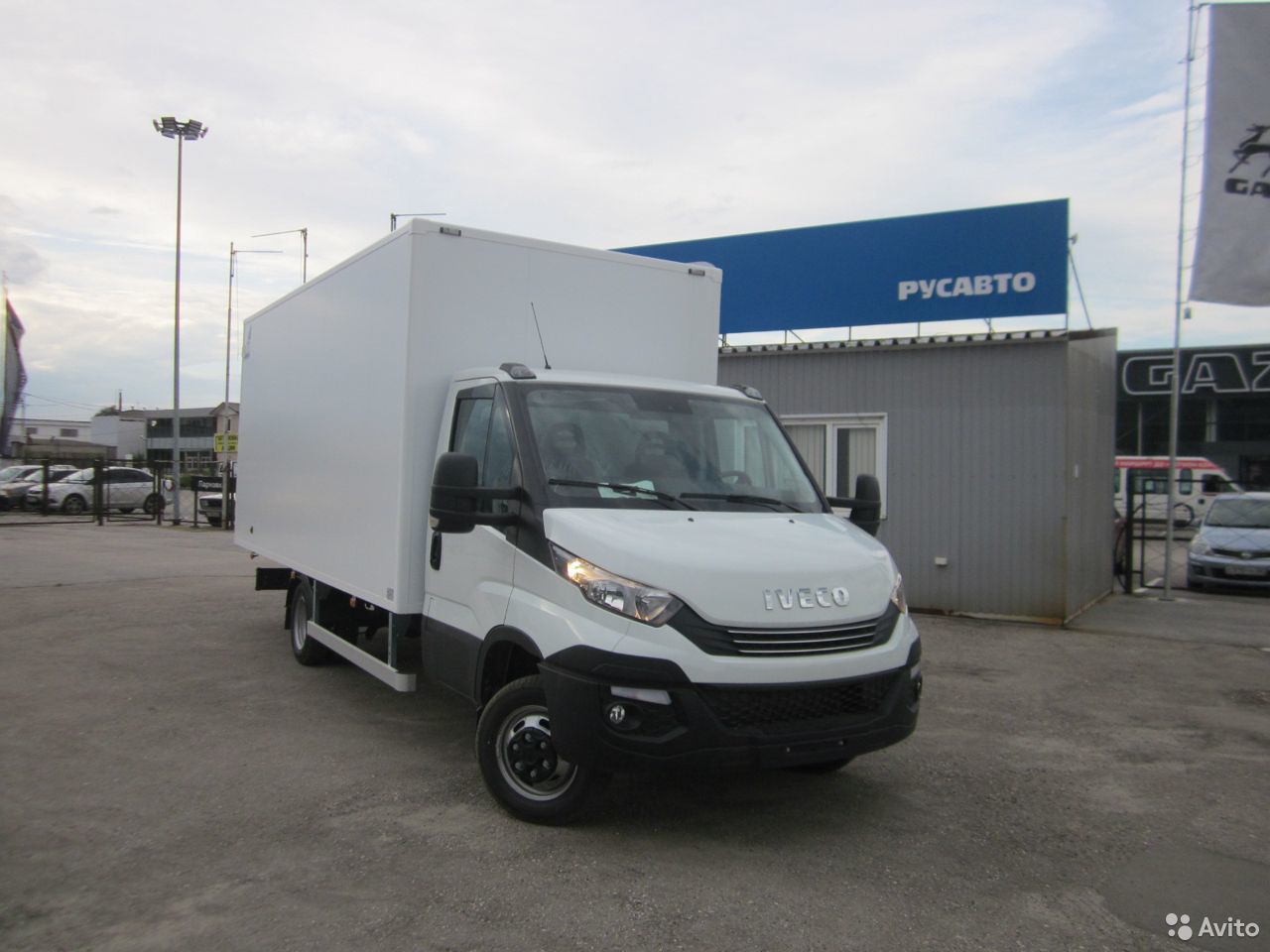 Промтоварный фургон Iveco Daily 50С16
