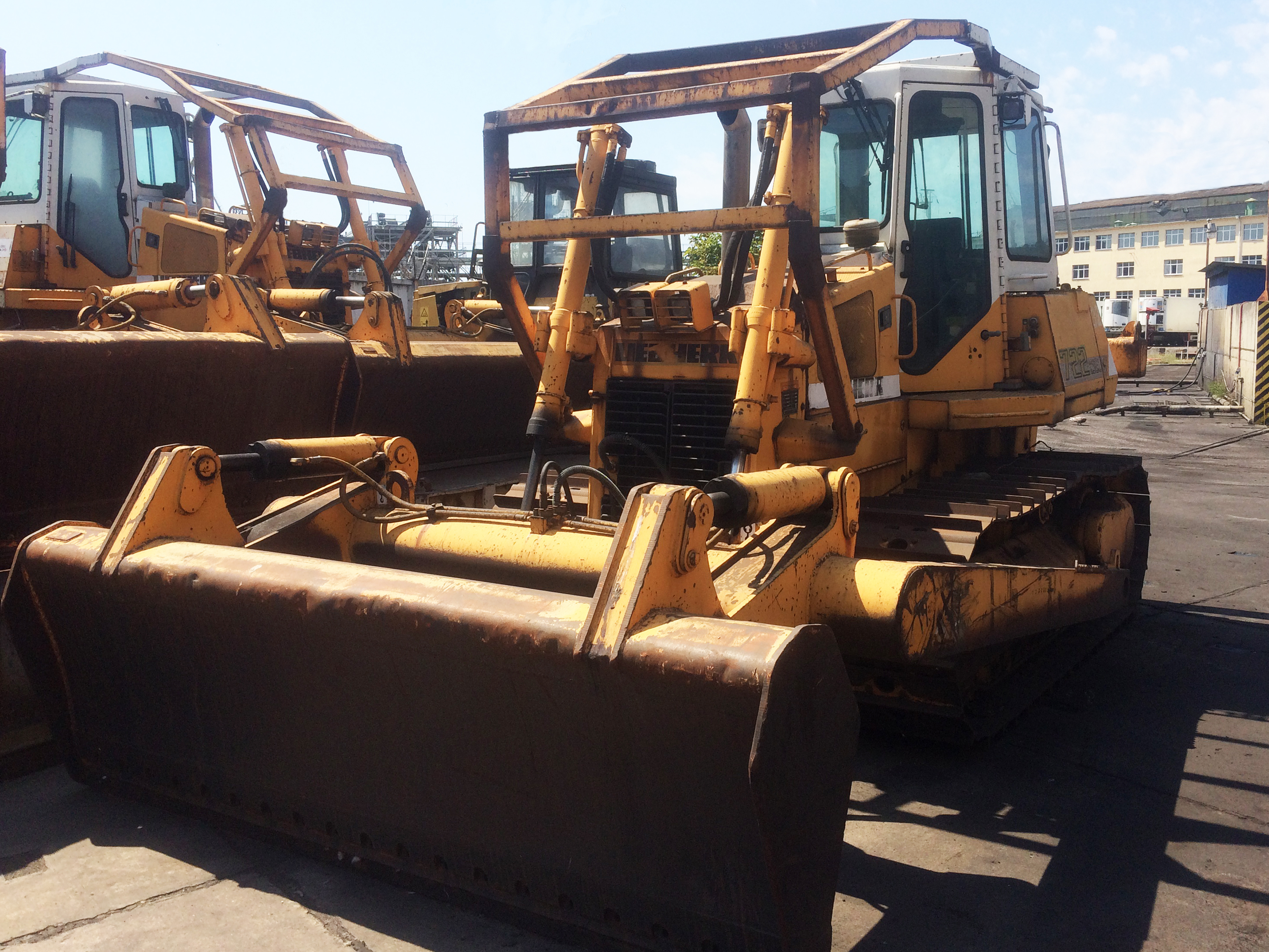 Гусеничный бульдозер Liebherr PR722