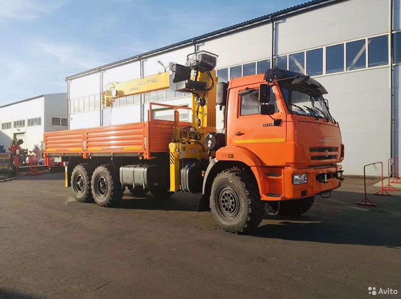 Бортовой грузовик с КМУ КамАЗ 43118 с КМУ Soosan SCS746L