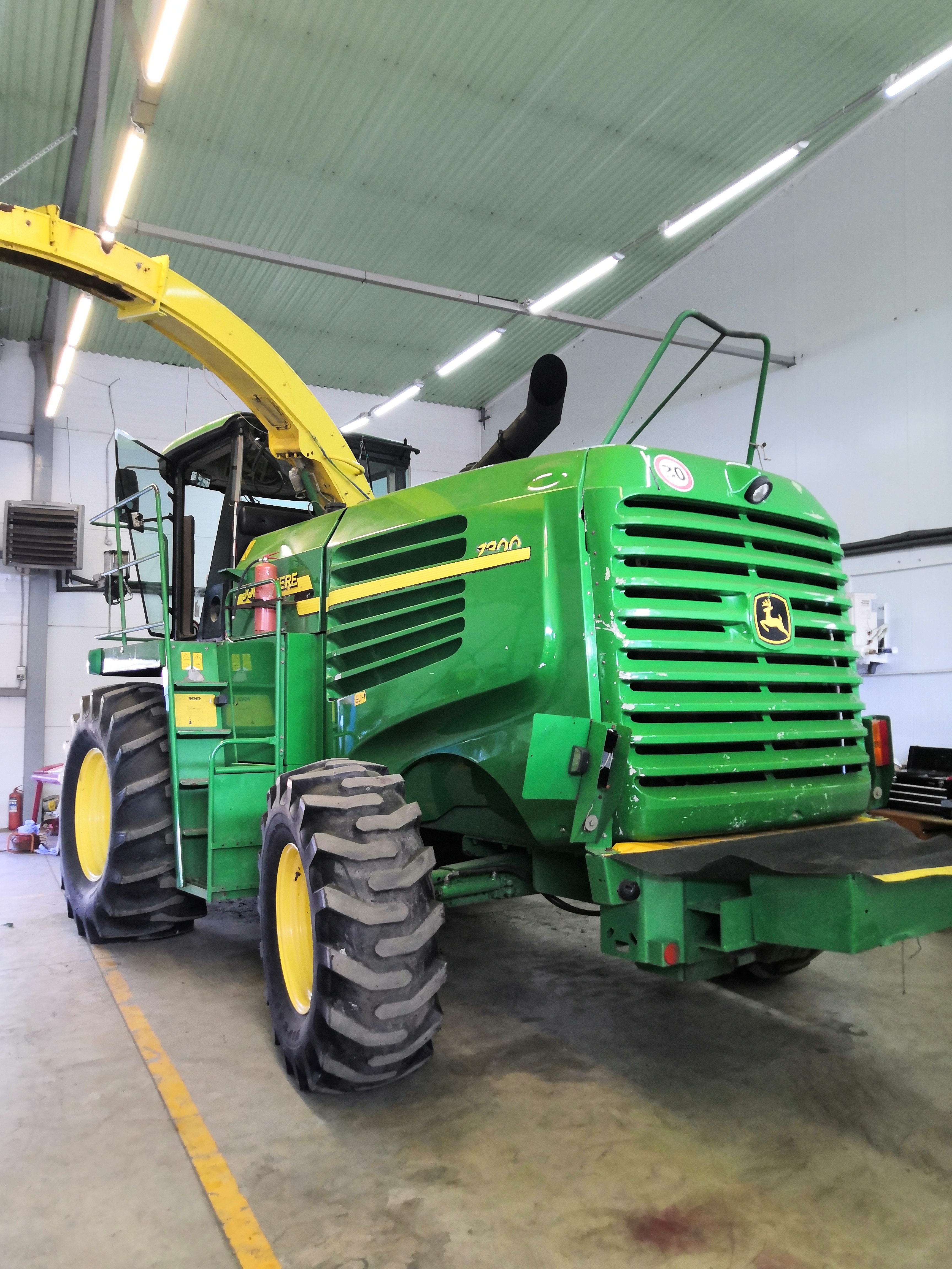 Кормоуборочный комбайн John Deere 7300