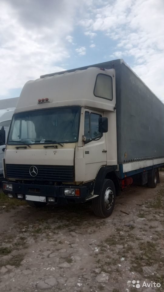 Тентованный грузовик Mercedes-Benz 1320