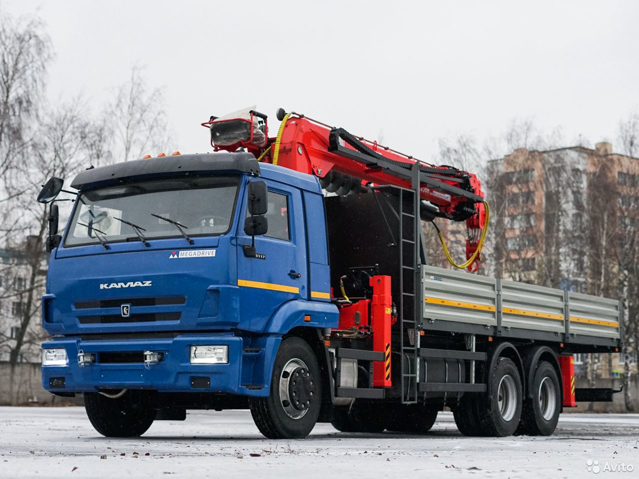 Бортовой грузовик с КМУ КамАЗ 65117 с КМУ Kanglim KS2056