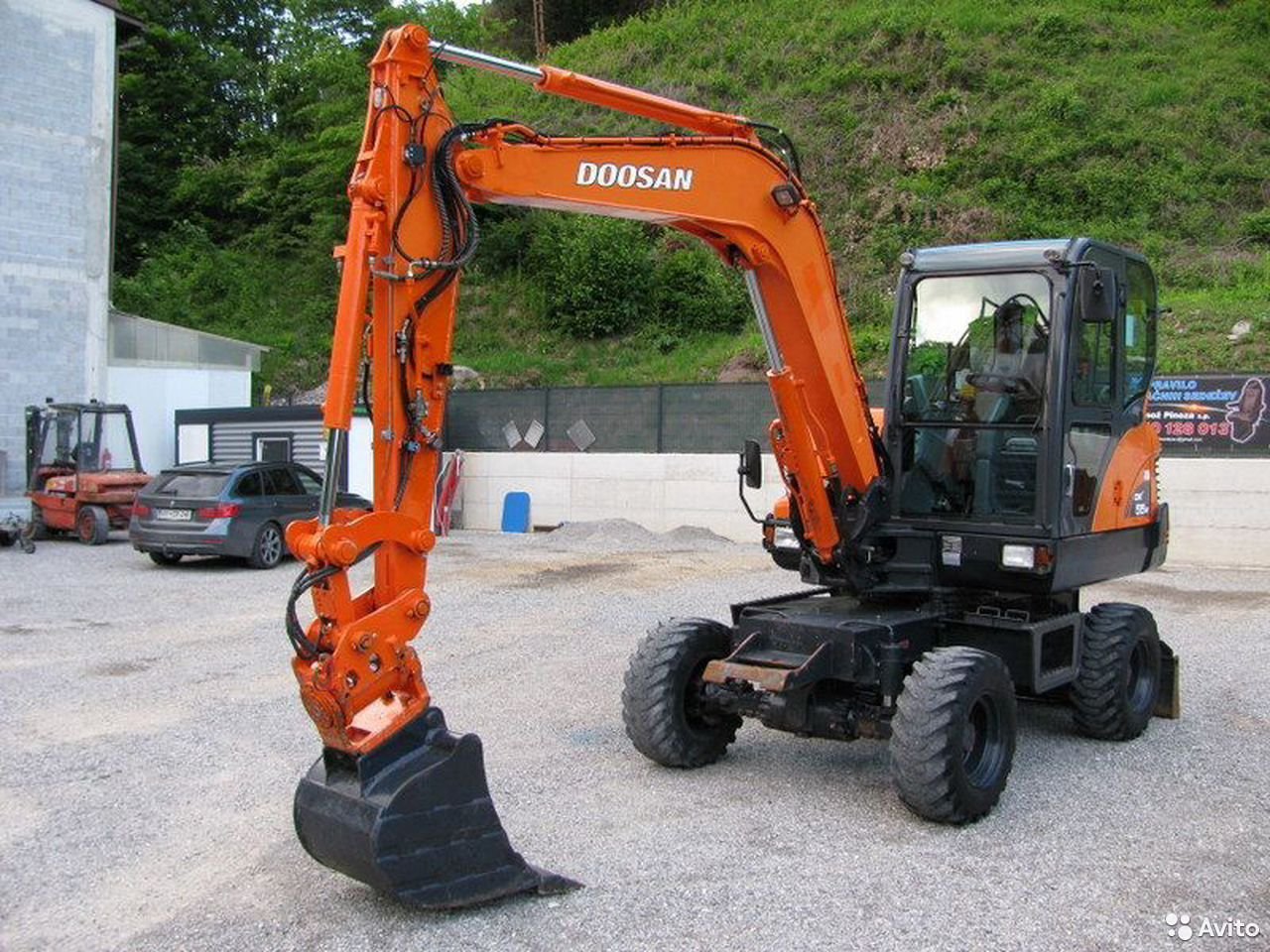 Колесный экскаватор Doosan DX55W