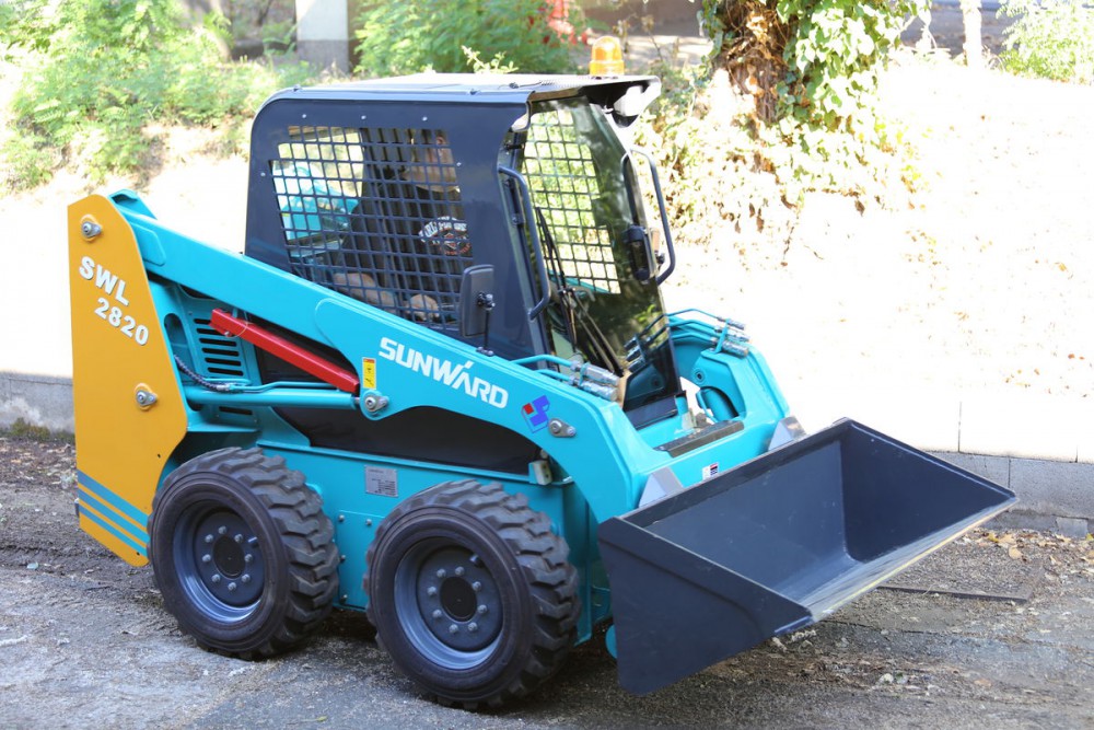 Мини-погрузчик Sunward SWL2820
