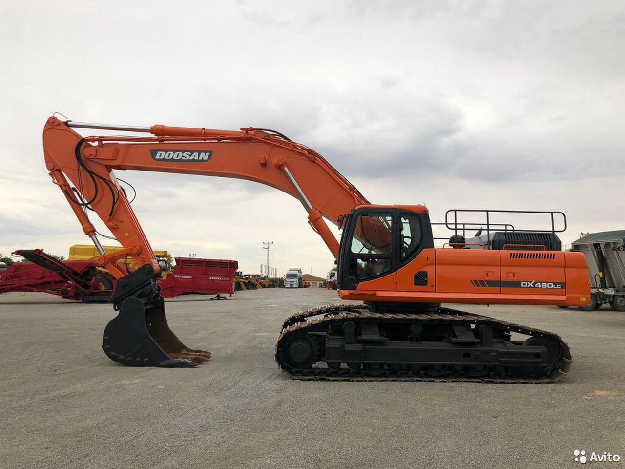 Гусеничный экскаватор Doosan DX480LC