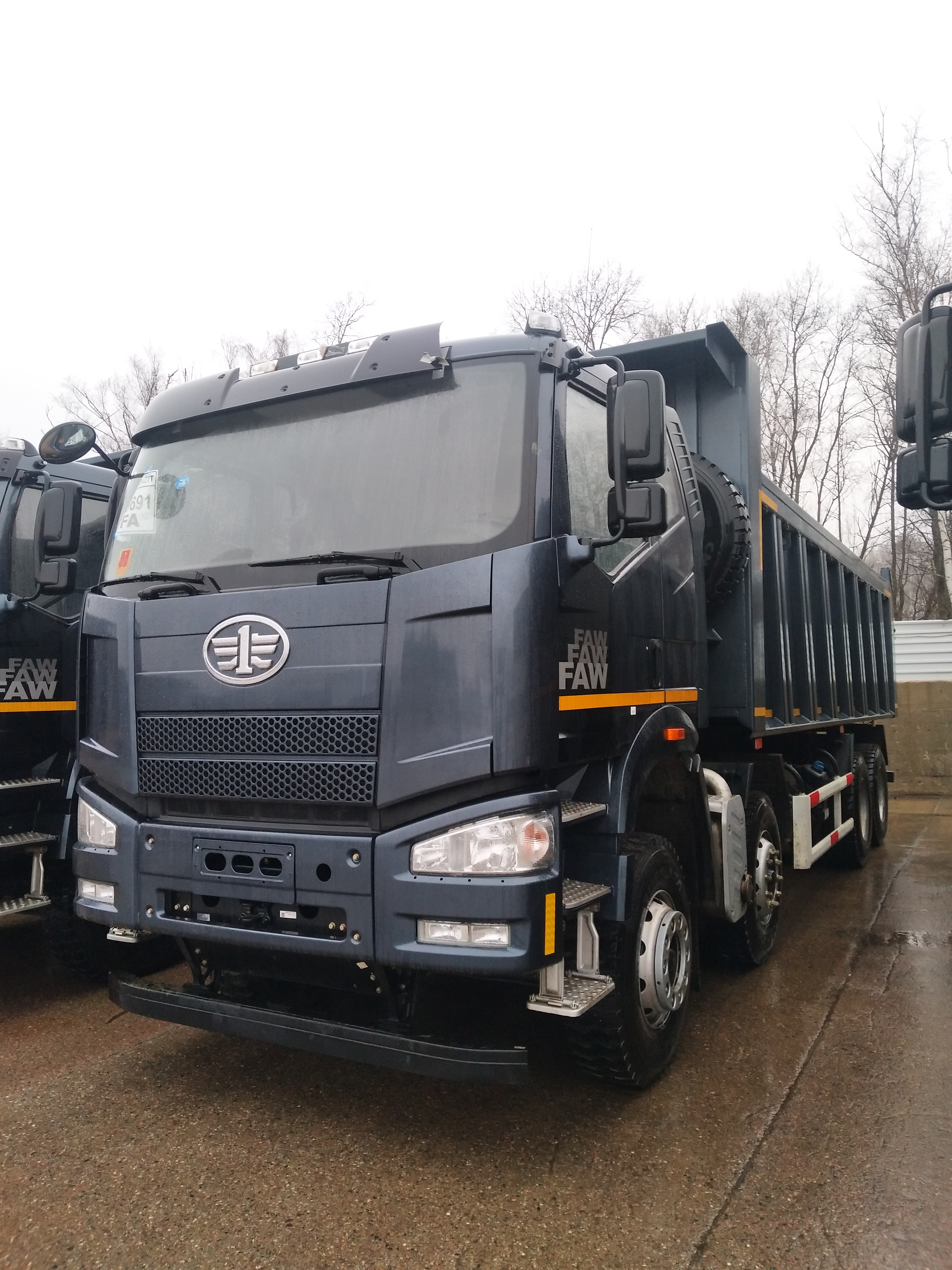 Самосвал FAW CA3310P66K24T4E5