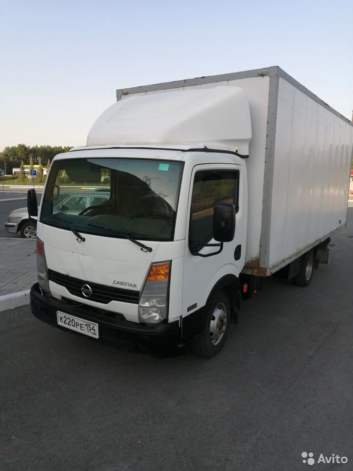 Промтоварный фургон Nissan Cabstar