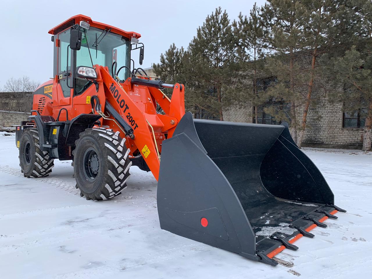 Фронтальный погрузчик  MOLOT 200T