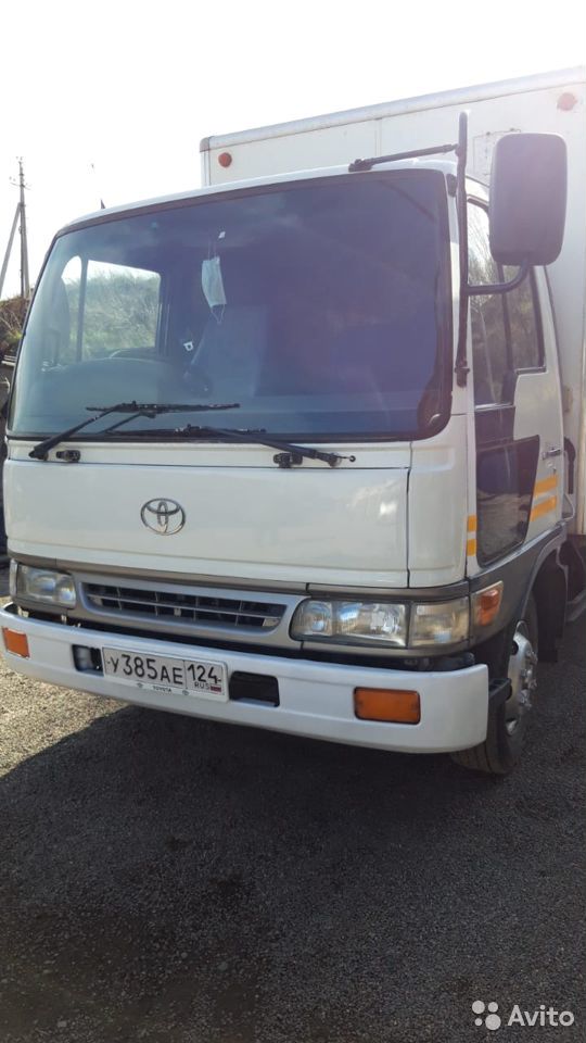 Промтоварный фургон Toyota Dyna