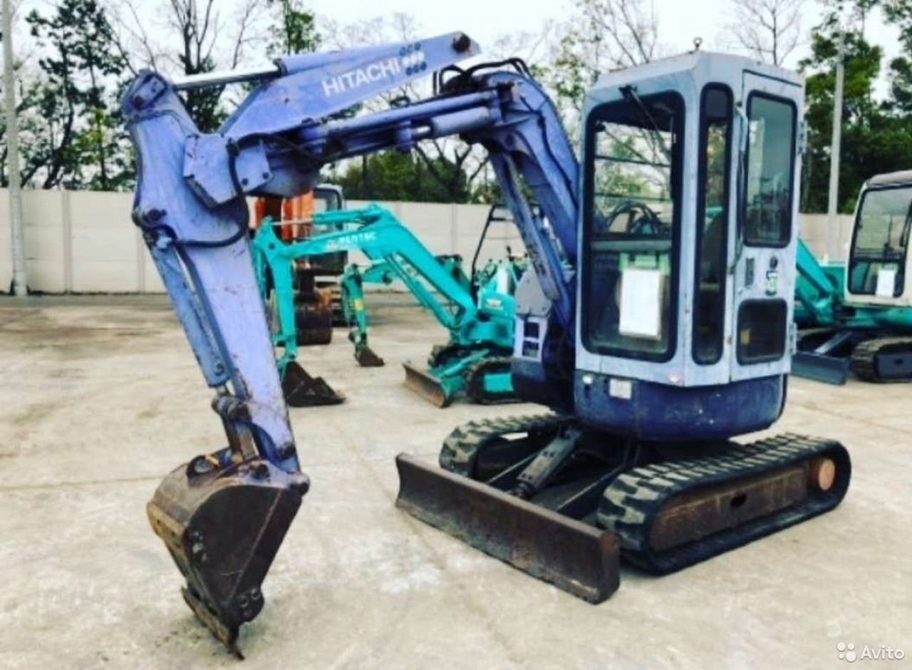 Мини-экскаватор Hitachi EX 30 UR-2