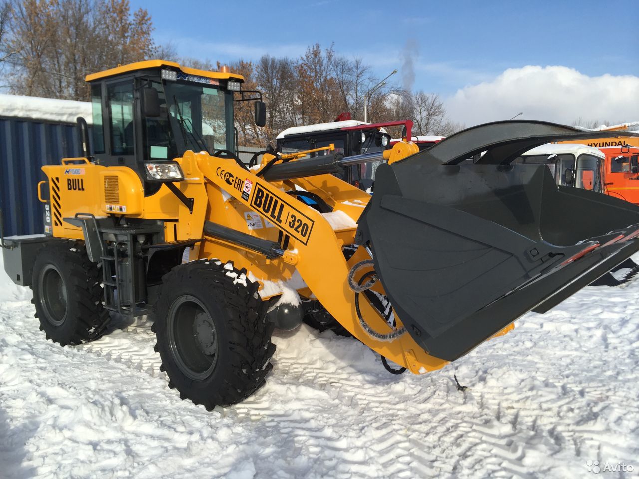 Фронтальный погрузчик Bull SD320