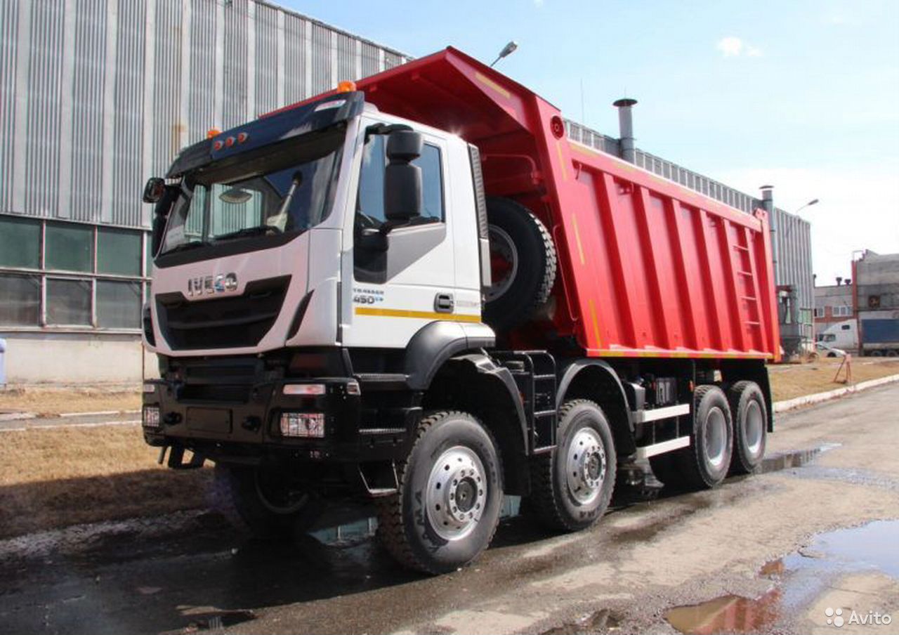 Самосвал Iveco Trakker