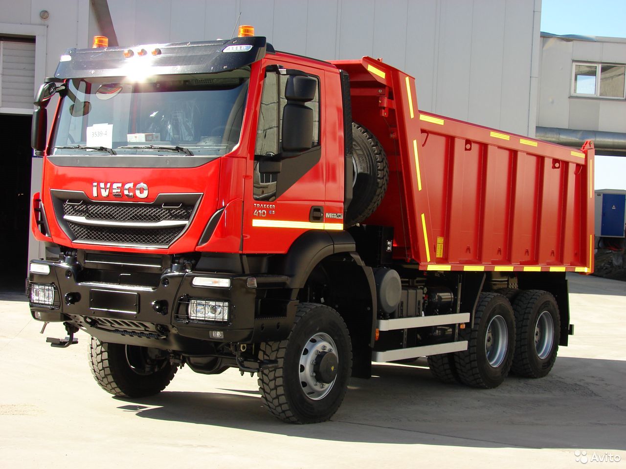Самосвал Iveco Trakker