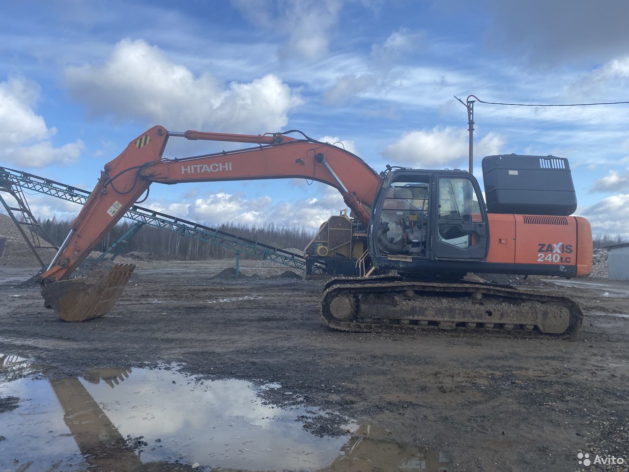 Гусеничный экскаватор Hitachi Zaxis 240 LC