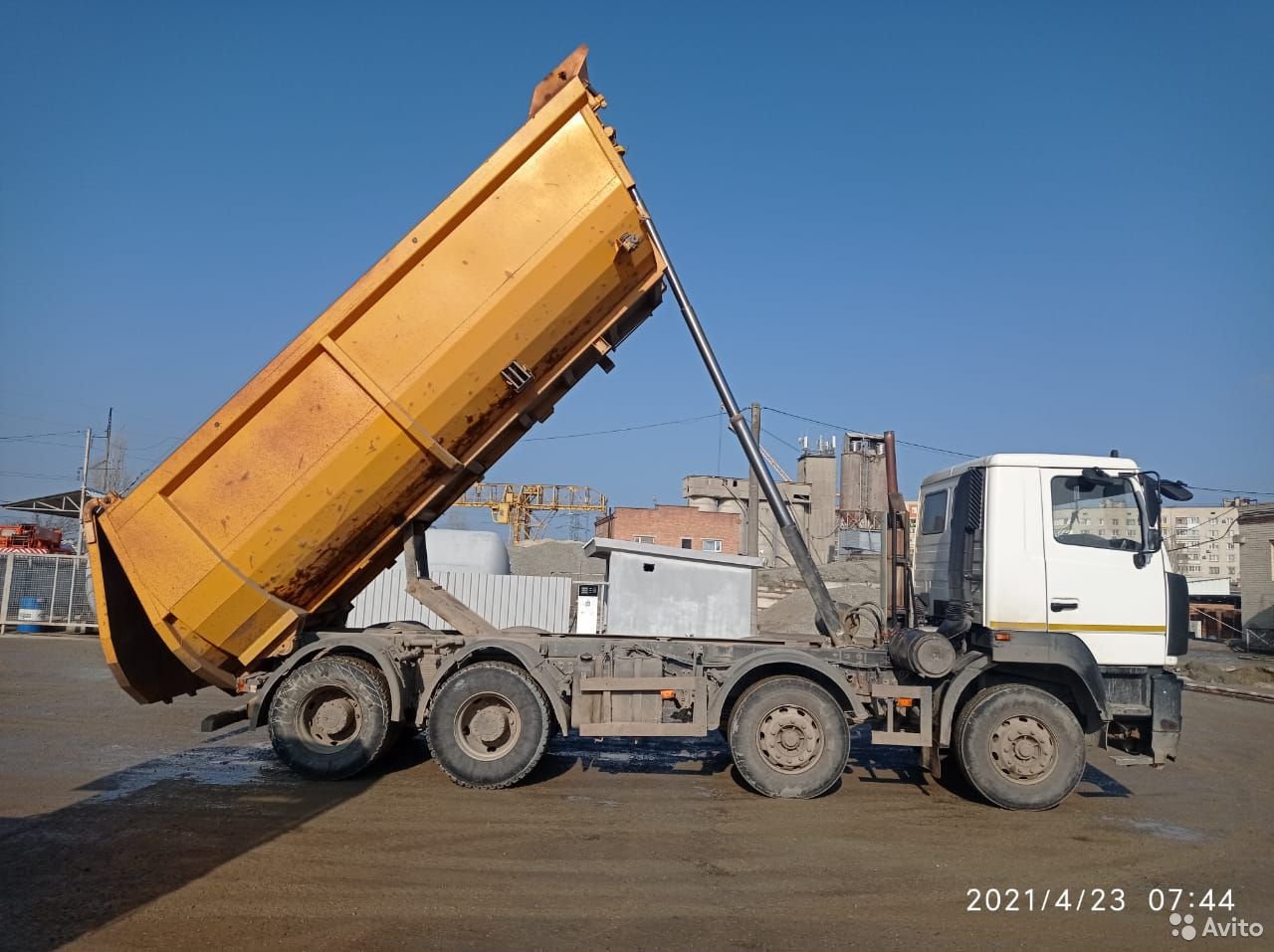 Самосвал МАЗ 6516В9