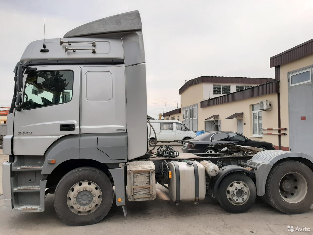 Седельный тягач Mercedes-Benz Axor 2443 LS