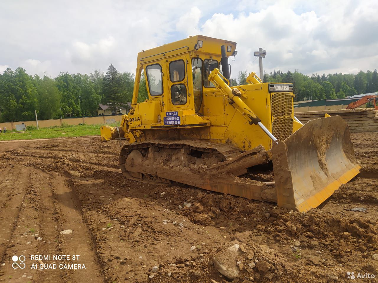 Гусеничный бульдозер Komatsu D85A