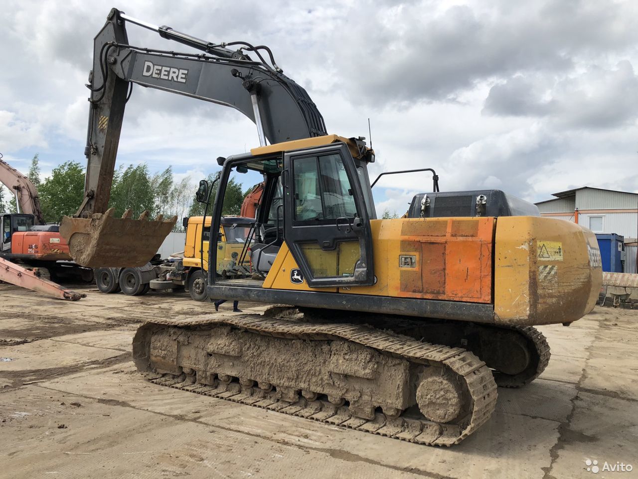 Гусеничный экскаватор John Deere E260LC