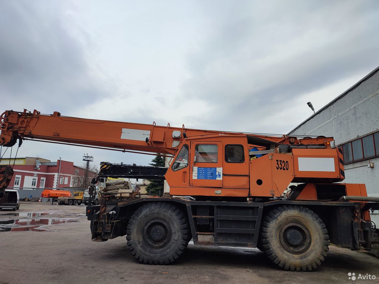 Самоходный кран KATO KR-300S