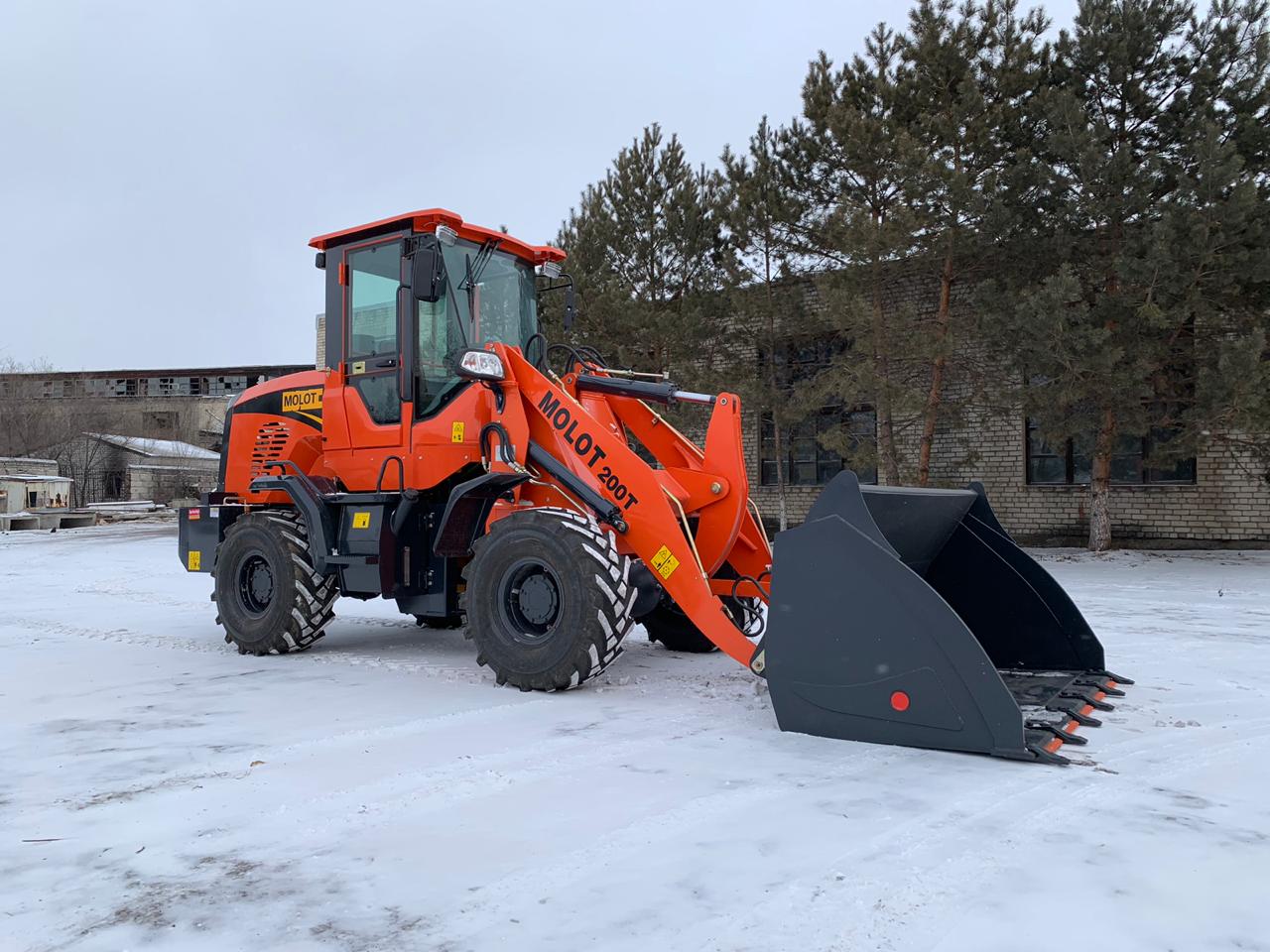 Фронтальный погрузчик  MOLOT 200T